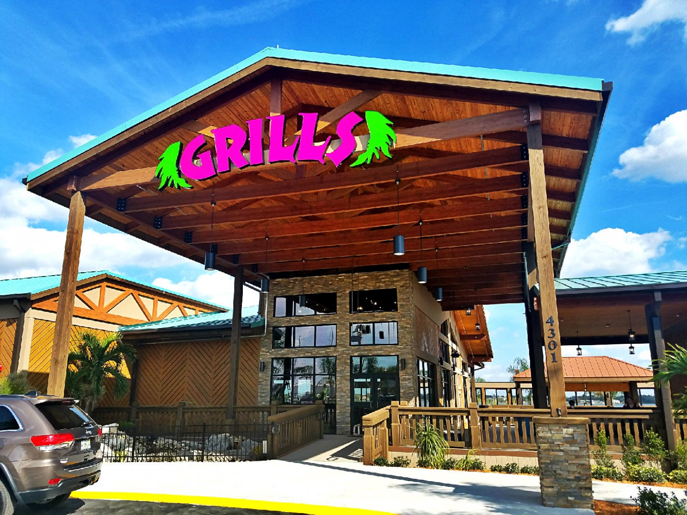 Grills Lakeside Orlando | Waterfront Seafood Restaurant and Tiki Bar